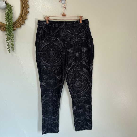 BlackMilk Zodiac Print Fleece Lined Cropped Pants with Pockets, Large - Picture 4 of 8